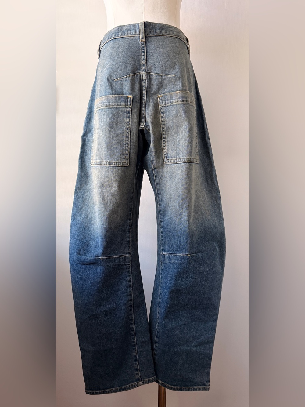Nili Lotan Shon Jeans - Barrel Horsehoe Leg in Classic Denim Wash - NWT Size 25 - Picture 2 of 9